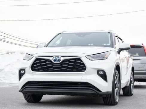 Used 2021 Toyota Highlander XLE image 4