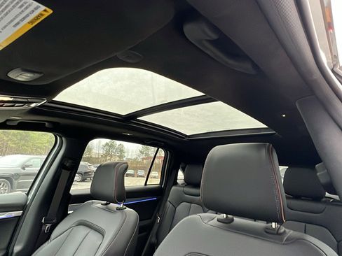 Used 2024 Jeep Wagoneer Launch Edition image 19