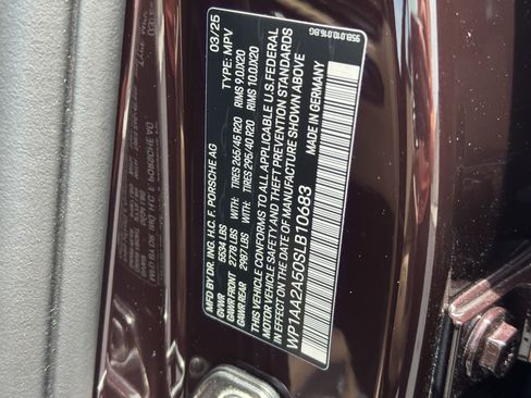 New 2025 Porsche Macan image 40