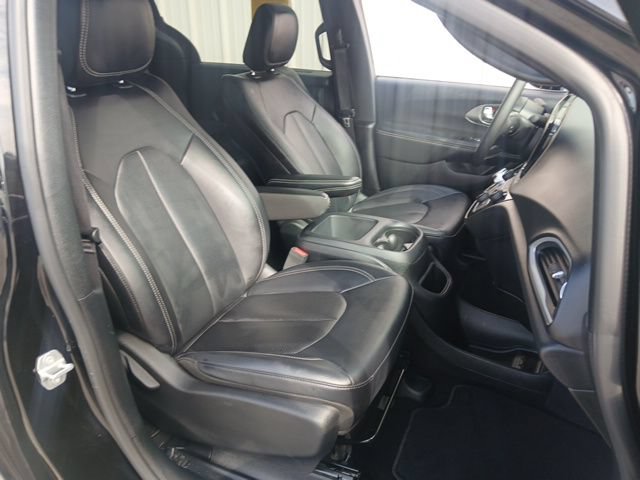 Used 2025 Chrysler Pacifica Select FWD image 28