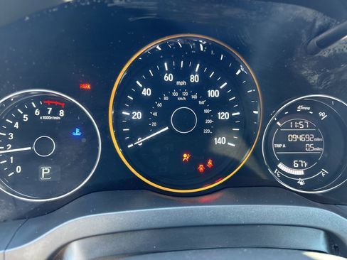 Used 2017 Honda HR-V EX image 10