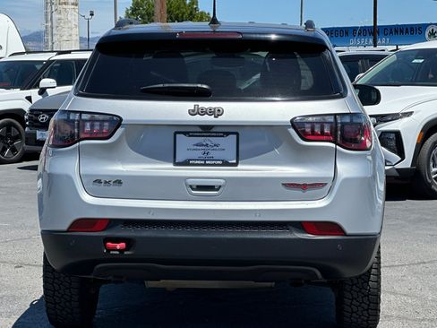 Used 2025 Jeep Compass Trailhawk AWD/4WD image 5