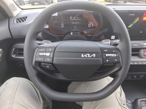 New 2026 Kia K4 FWD image 8