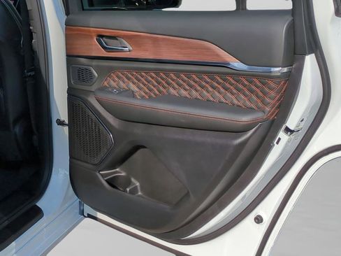 New 2025 Jeep Grand Cherokee L Summit w/ MOPAR Finishing Package AWD/4WD image 28