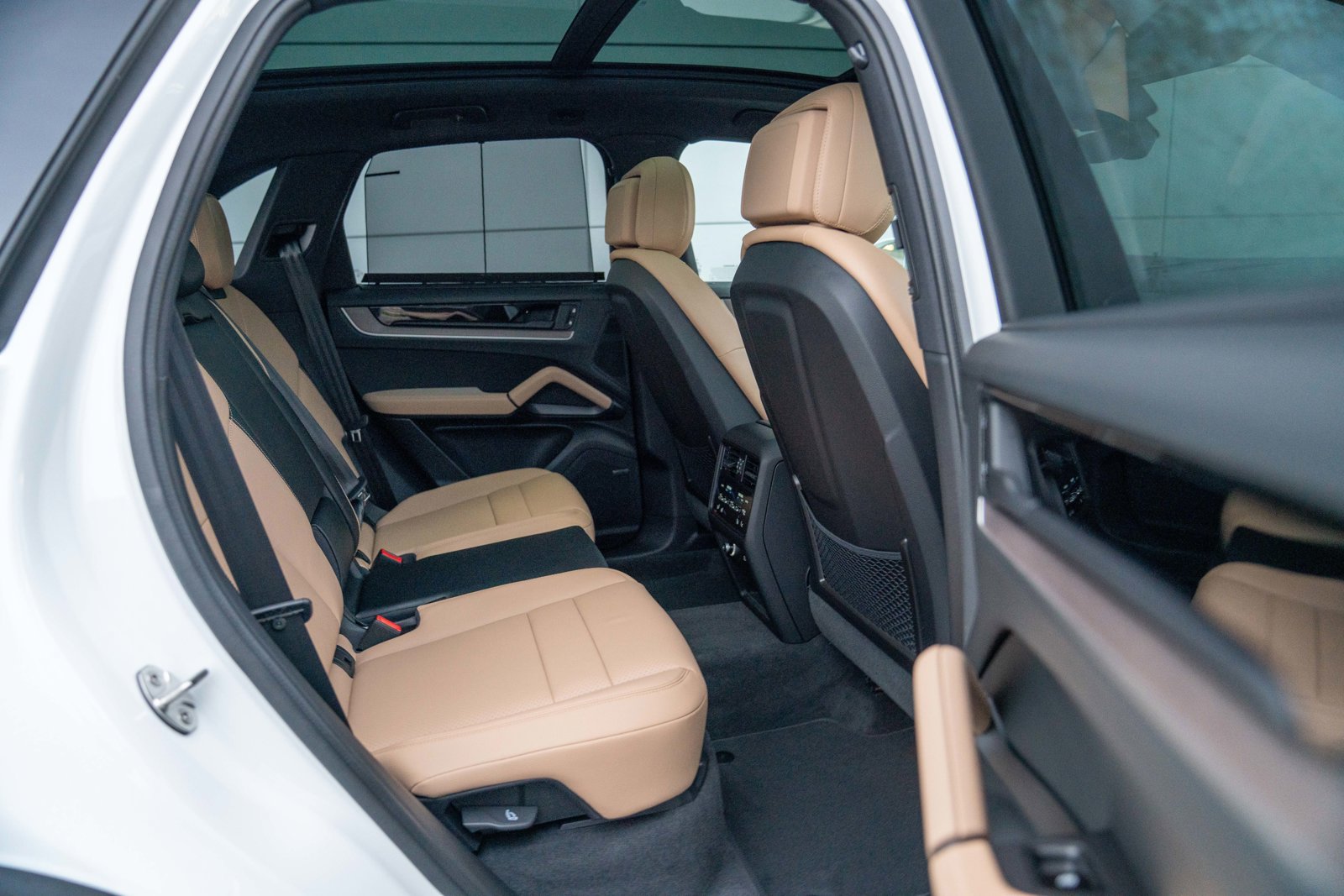 Certified 2026 Porsche Cayenne AWD/4WD image 24