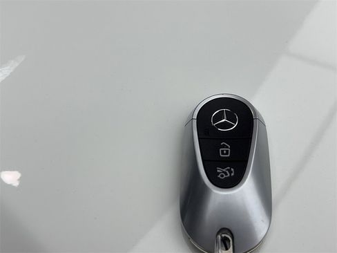 Used 2025 Mercedes-Benz GLC 300 4MATIC image 65