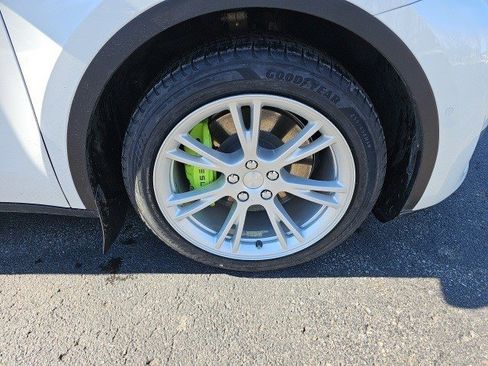 Used 2021 Tesla Model Y Long Range image 10