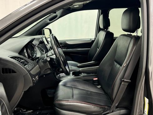 Used 2019 Dodge Grand Caravan GT FWD image 13