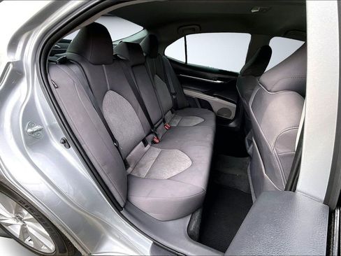 Used 2021 Toyota Camry LE image 23