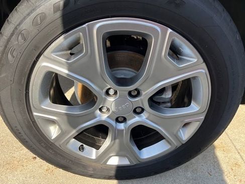 Certified 2023 Jeep Renegade Limited AWD/4WD image 7