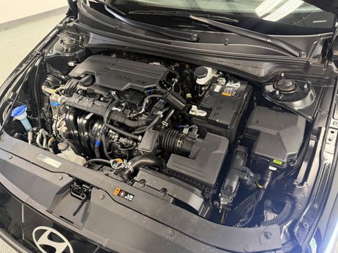 Used 2025 Hyundai Elantra SE FWD image 29