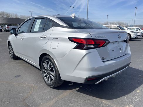 Used 2025 Nissan Versa SV image 3