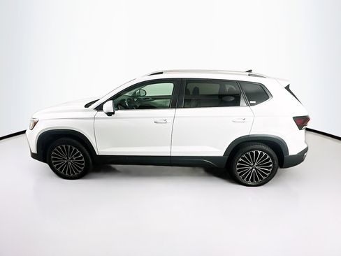 Used 2025 Volkswagen Taos SE image 4