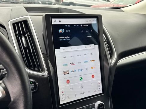 Used 2024 Ford Edge Titanium image 17