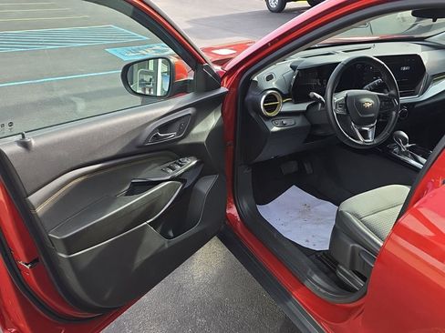 Used 2024 Chevrolet Trax LT w/ Driver Confidence Package image 9