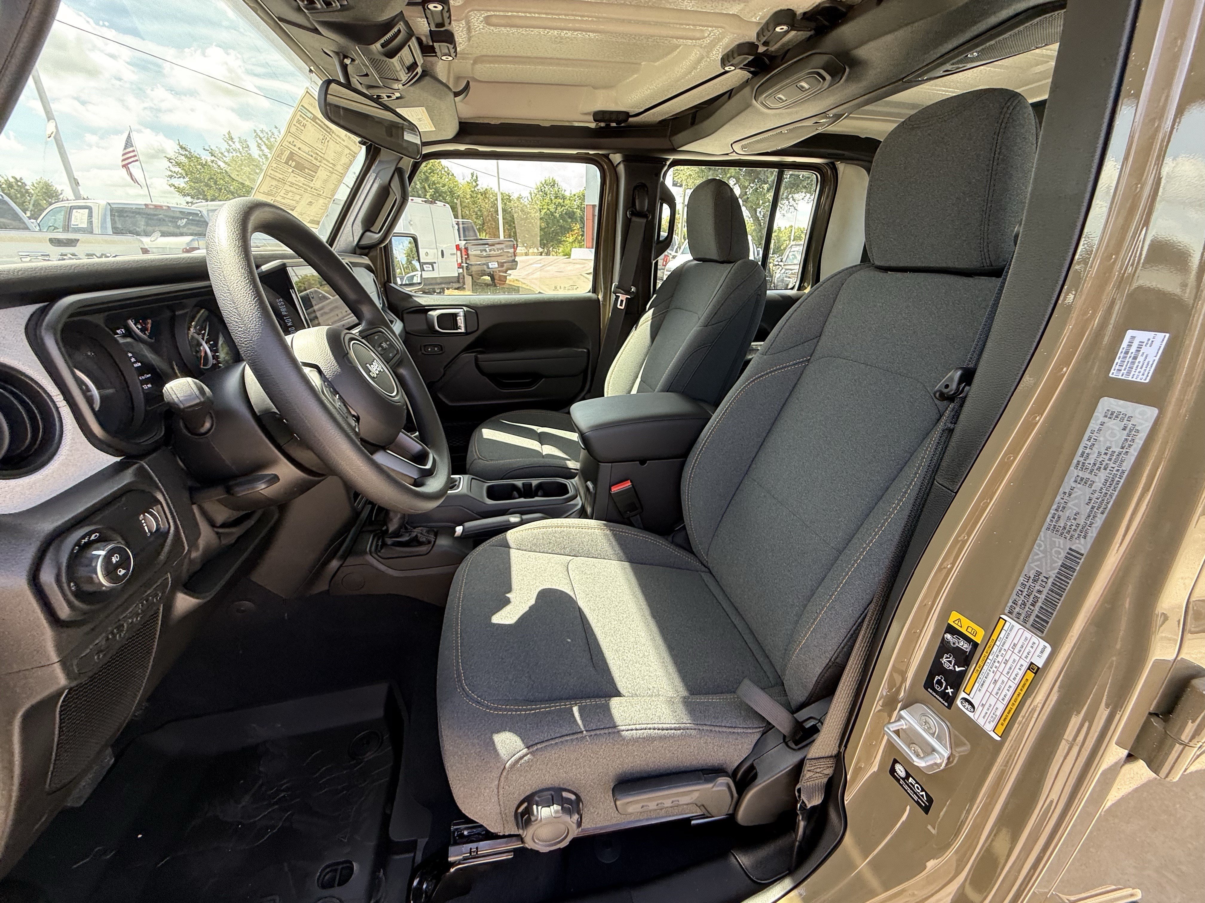 New 2026 Jeep Gladiator Sport AWD/4WD image 17