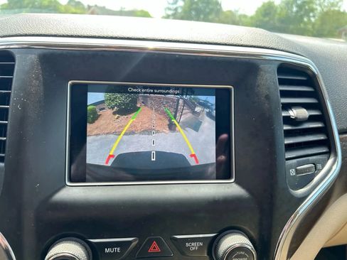 Used 2018 Jeep Grand Cherokee Laredo image 20