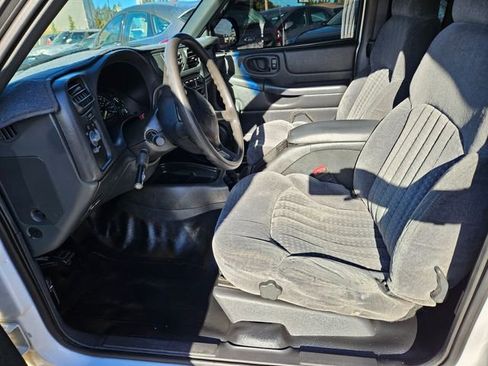 Used 2001 Chevrolet S10 Pickup 2WD Extended Cab image 10