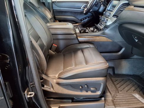 Used 2019 GMC Yukon Denali w/ Denali Ultimate Black Edition AWD/4WD image 13