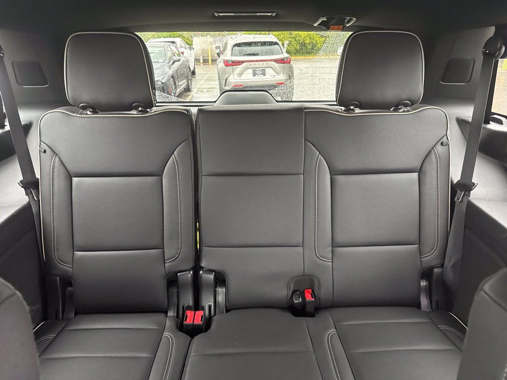 Used 2023 GMC Yukon SLT w/ SLT Luxury Package AWD/4WD image 30