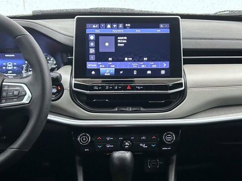 Certified 2025 Jeep Compass Limited image 12