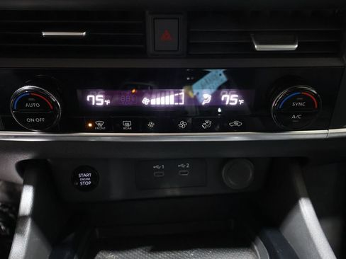 Used 2024 Nissan Rogue SV image 32