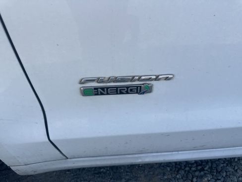 Used 2017 Ford Fusion Energi SE image 11