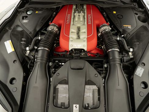 Used 2022 Ferrari 812 GTS RWD image 34