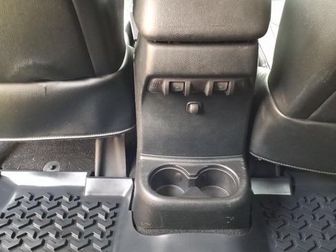 Used 2017 Jeep Wrangler Unlimited Sahara w/ Connectivity Group AWD/4WD image 29