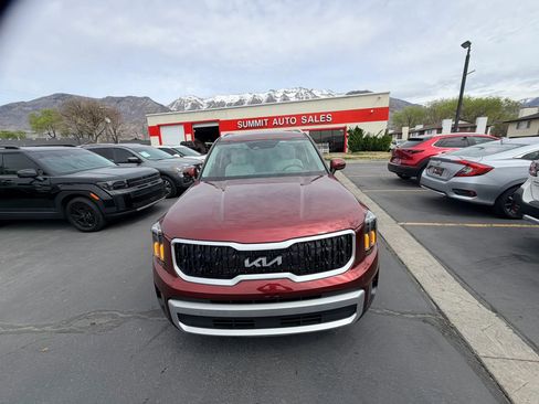 Used 2024 Kia Telluride EX w/ EX Captain's Chair Package AWD/4WD image 9