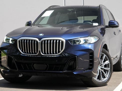 Used 2024 BMW X5 xDrive40i w/ M Sport Package AWD/4WD image 3