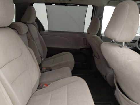 Used 2017 Toyota Sienna LE FWD image 19