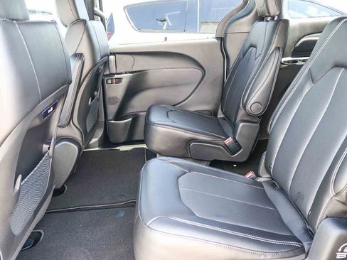 New 2027 Chrysler Pacifica Select FWD image 20