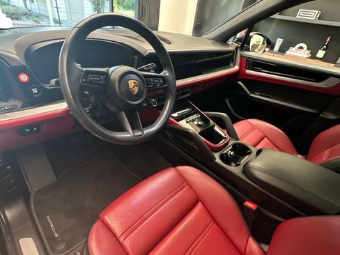 Certified 2024 Porsche Cayenne AWD/4WD image 6