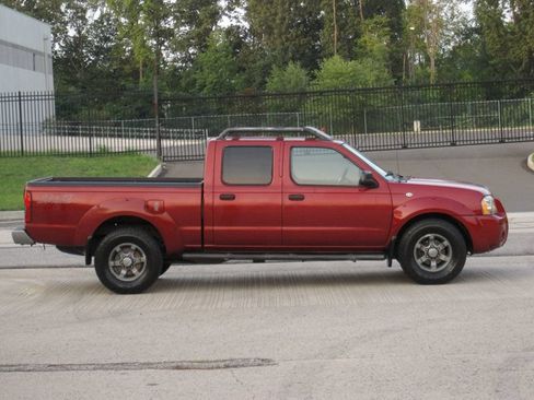 Used 2004 Nissan Frontier XE w/ (PWR) XE Pwr Pkg AWD/4WD image 9
