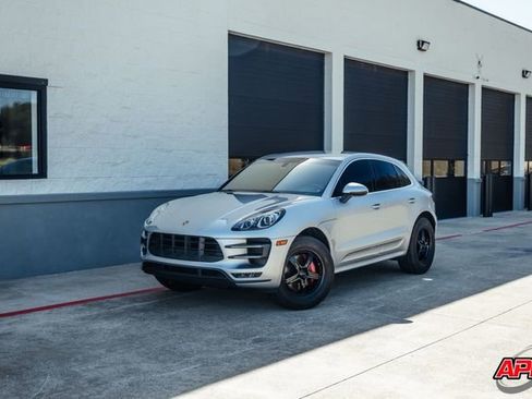 Used 2015 Porsche Macan Turbo image 18