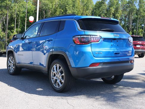 Used 2022 Jeep Compass Latitude w/ Sun and Sound Group AWD/4WD image 3