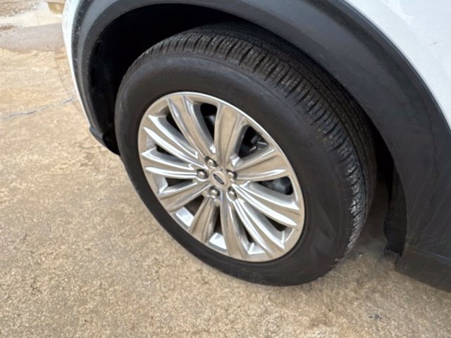 Used 2022 Ford Explorer Limited w/ Equipment Group 301A RWD image 11