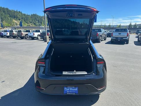 Used 2026 Toyota Prius LE AWD/4WD image 11