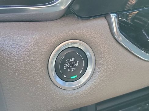 Used 2025 GMC Canyon Denali AWD/4WD image 28