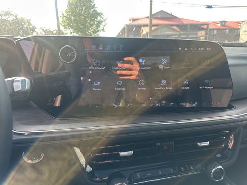 Used 2025 Chevrolet Tahoe Z71 w/ Z71 Off-Road Package AWD/4WD image 8