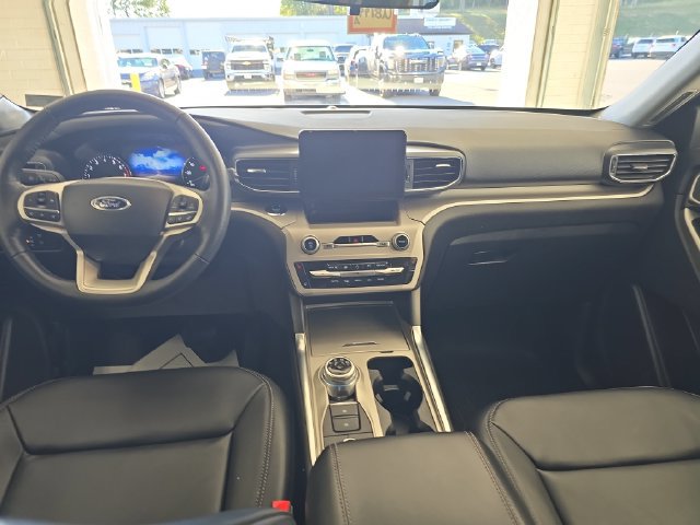Used 2023 Ford Explorer XLT w/ Equipment Group 202A AWD/4WD image 11