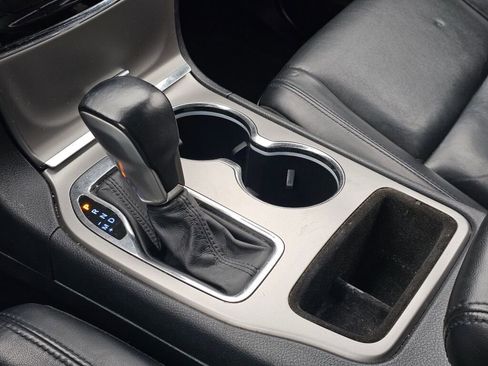 Used 2019 Jeep Grand Cherokee Limited image 24