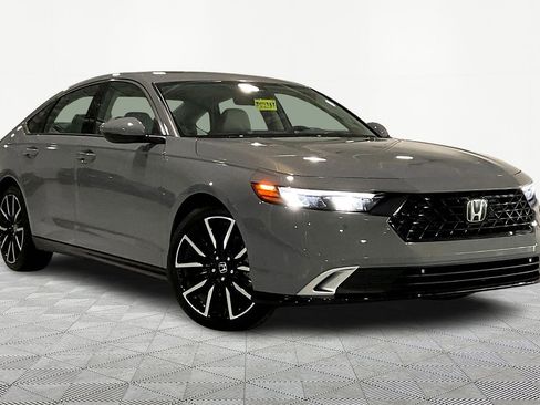 Used 2025 Honda Accord Touring image 3
