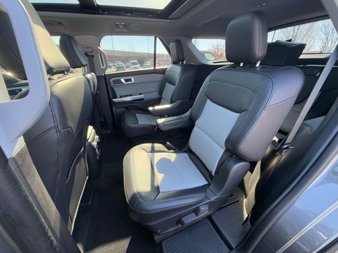 Used 2022 Ford Explorer XLT w/ Equipment Group 202A image 25