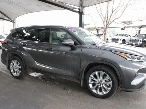 Certified 2022 Toyota Highlander Limited image 12