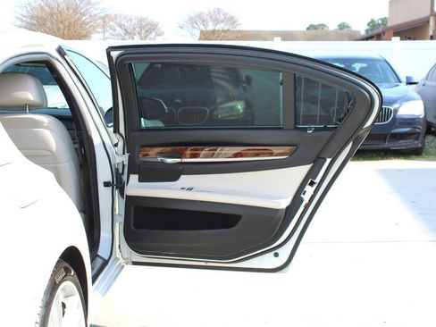 Used 2014 BMW 750Li image 32