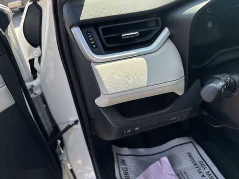 Used 2020 Toyota RAV4 Limited FWD image 12