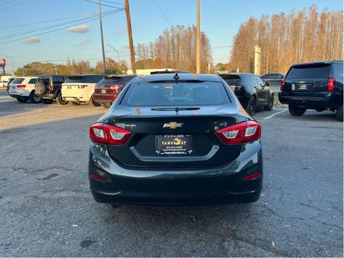 Used 2017 Chevrolet Cruze LT FWD image 6