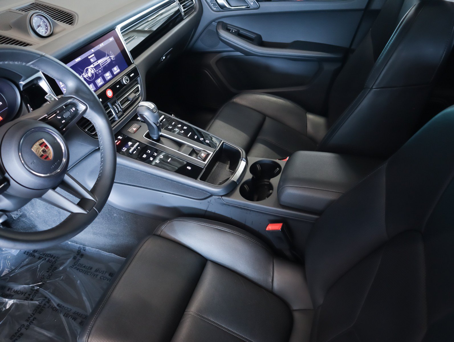 Certified 2024 Porsche Macan AWD/4WD image 21